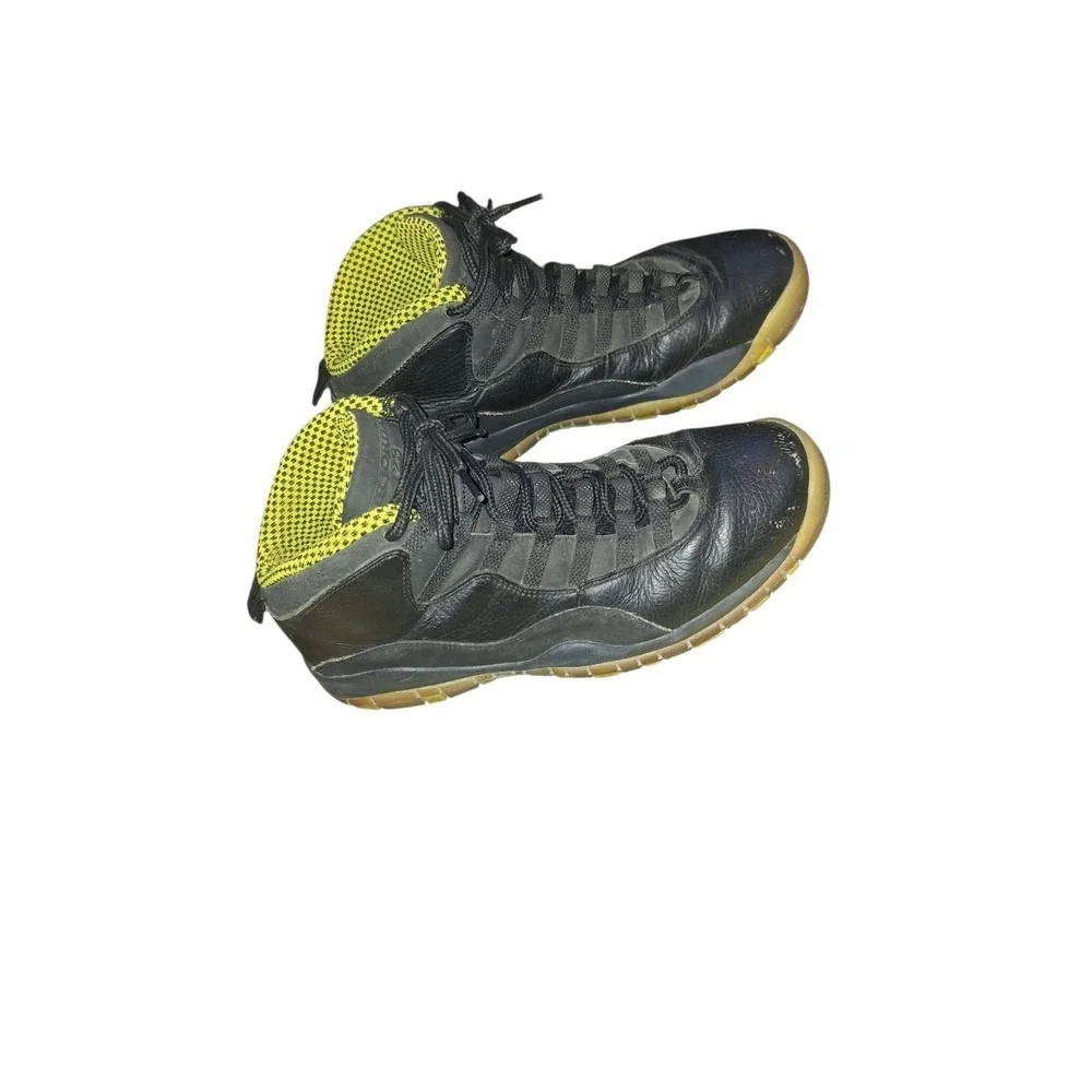 Air Jordan Retro 10 Venom size 10 Mens Black Leather Green Trim 310805-033